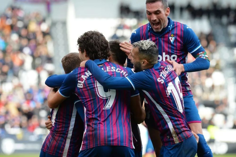 结合数据分 结合数据分